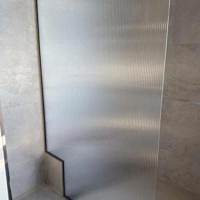 2023 1048 Zen Windows Reeded Shower