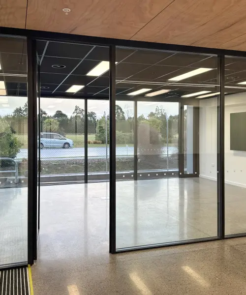 Glass Partition black edges (1)