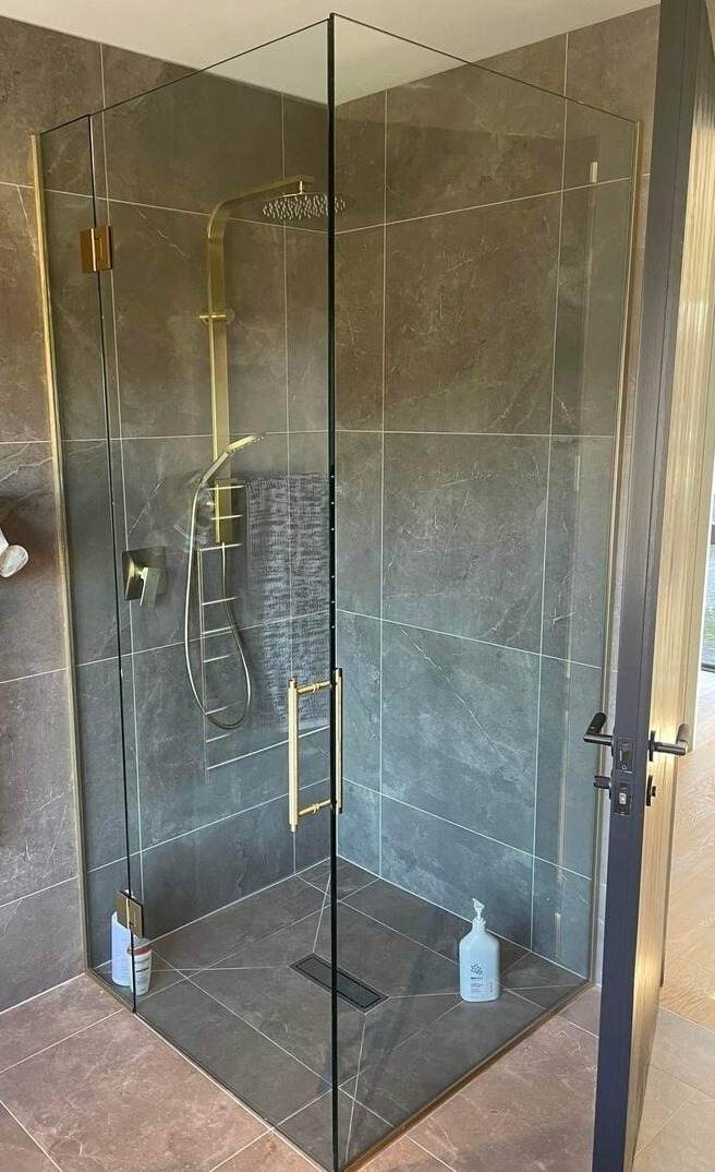 Frameless Corner Showers