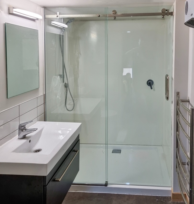 Sliding shower door